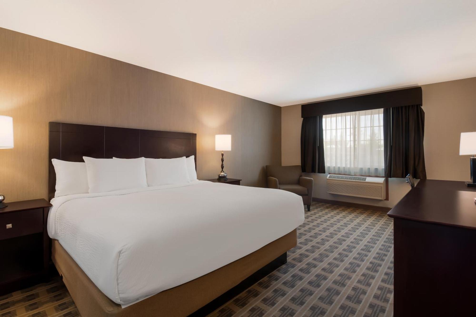 Best Western University Inn And Suites Форест Гров Экстерьер фото