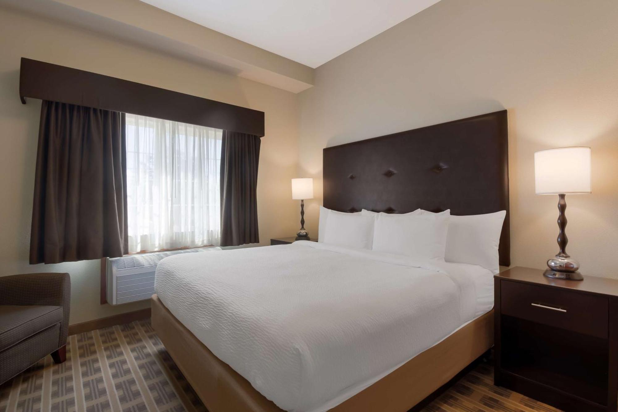 Best Western University Inn And Suites Форест Гров Экстерьер фото