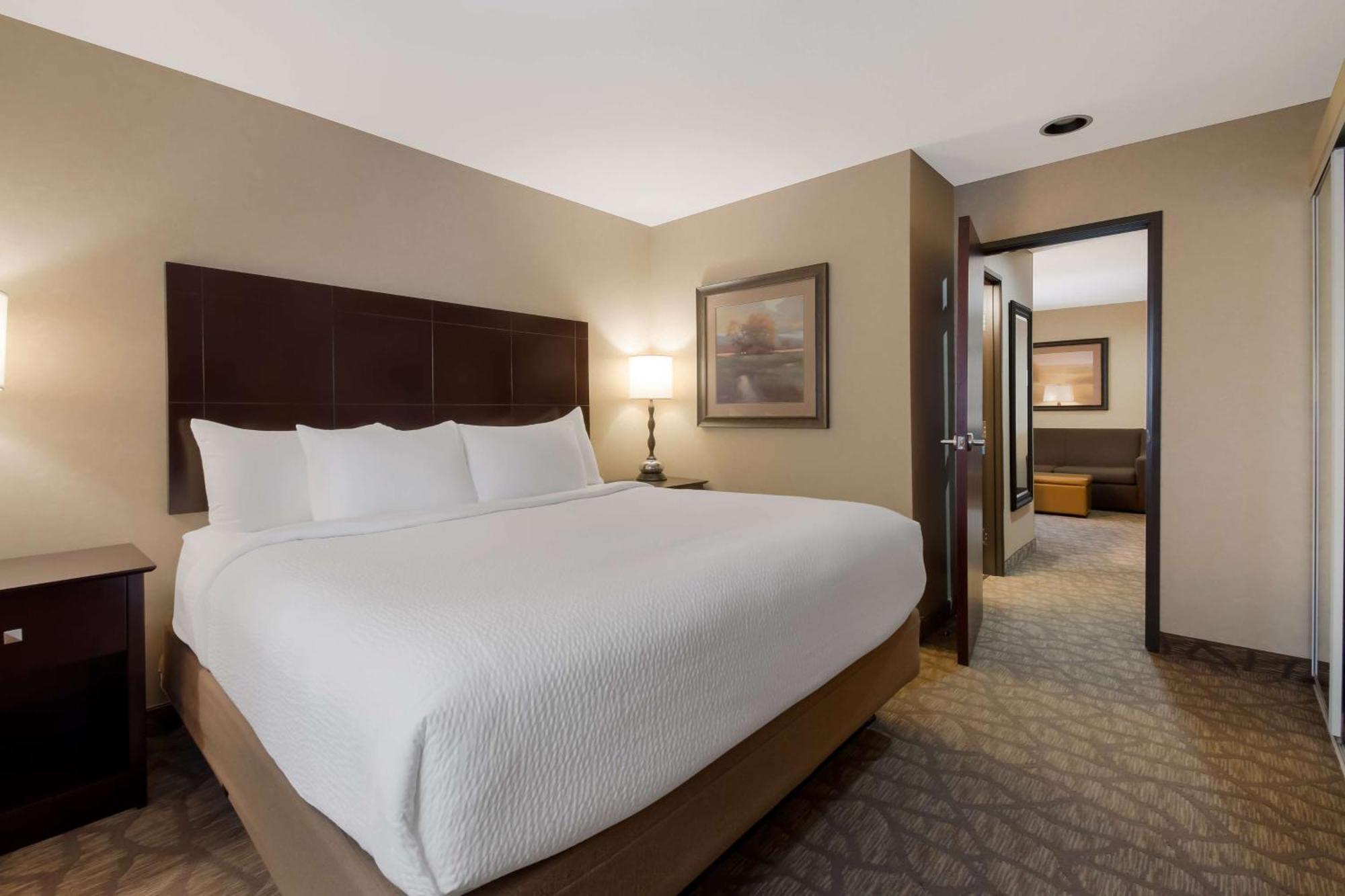Best Western University Inn And Suites Форест Гров Экстерьер фото